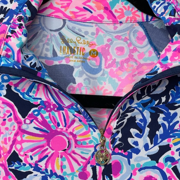 $118 Lilly Pulitzer Luxletic M UPF 50+ Justine Crop Half Zip Turtle Amazement - Picture 3 of 3